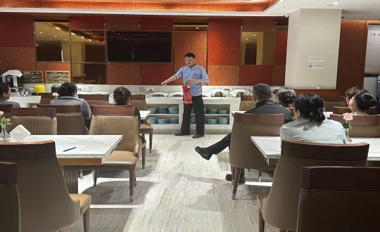 2.长白山尊龙凯时旅馆组织开展消防清静培训_副本.jpg